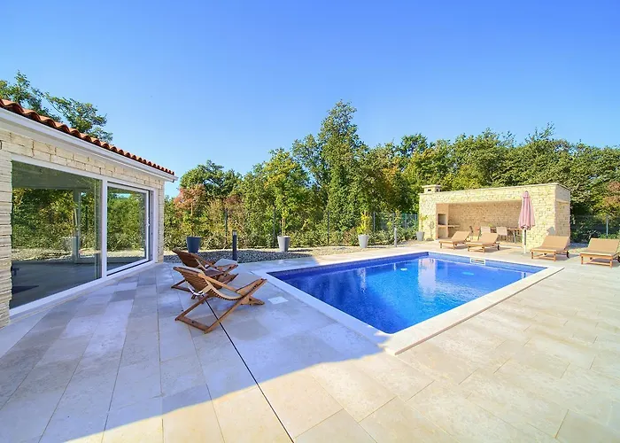Adriana Risika